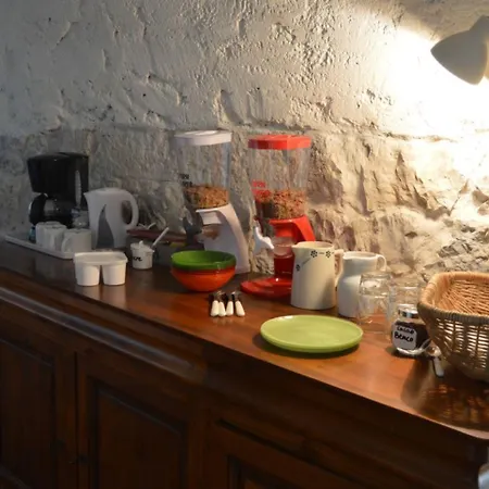 Les Loups Dans La Bergerie Couette-café 3*