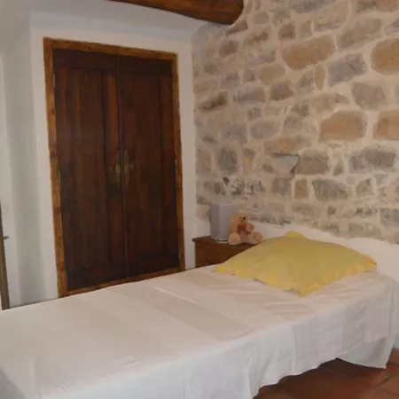Couette-café Les Loups Dans La Bergerie 3*